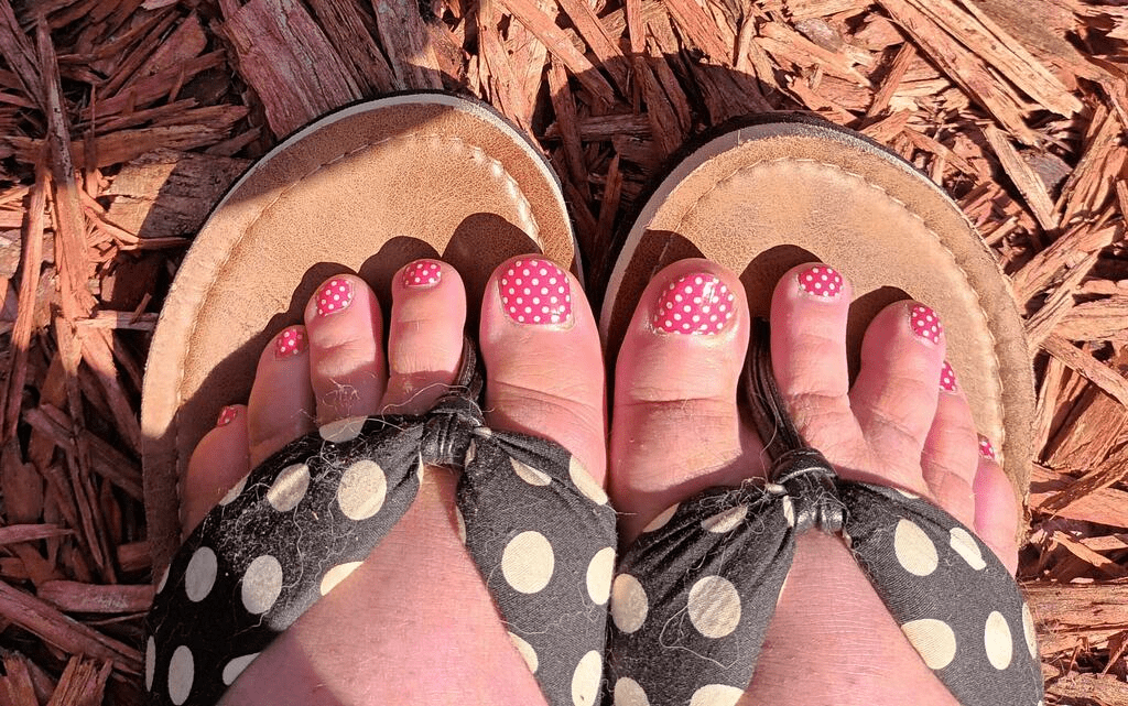 Holy Grail Nail Non-UV Nail Wraps Polka Dot Red - Holy Classics (Non-UV Pedi Wraps)