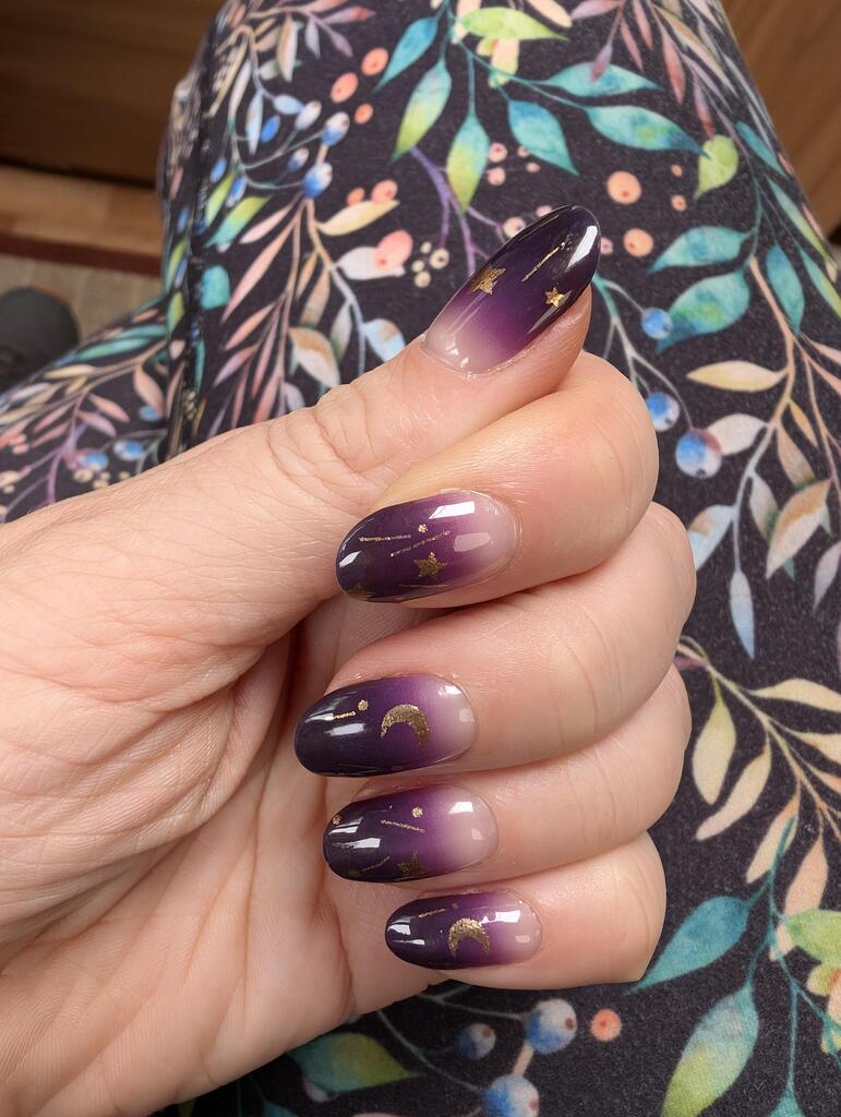 Dark purple to clear ombre nail wraps with gold star nail art